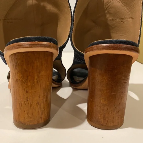 Bernardo Suede Sandals, Size 7 1/2 - Picture 7 of 11